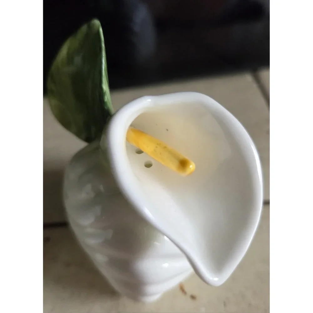 PIA Calla Lily Salt And Pepper Shakers‎ 1985 Vintage